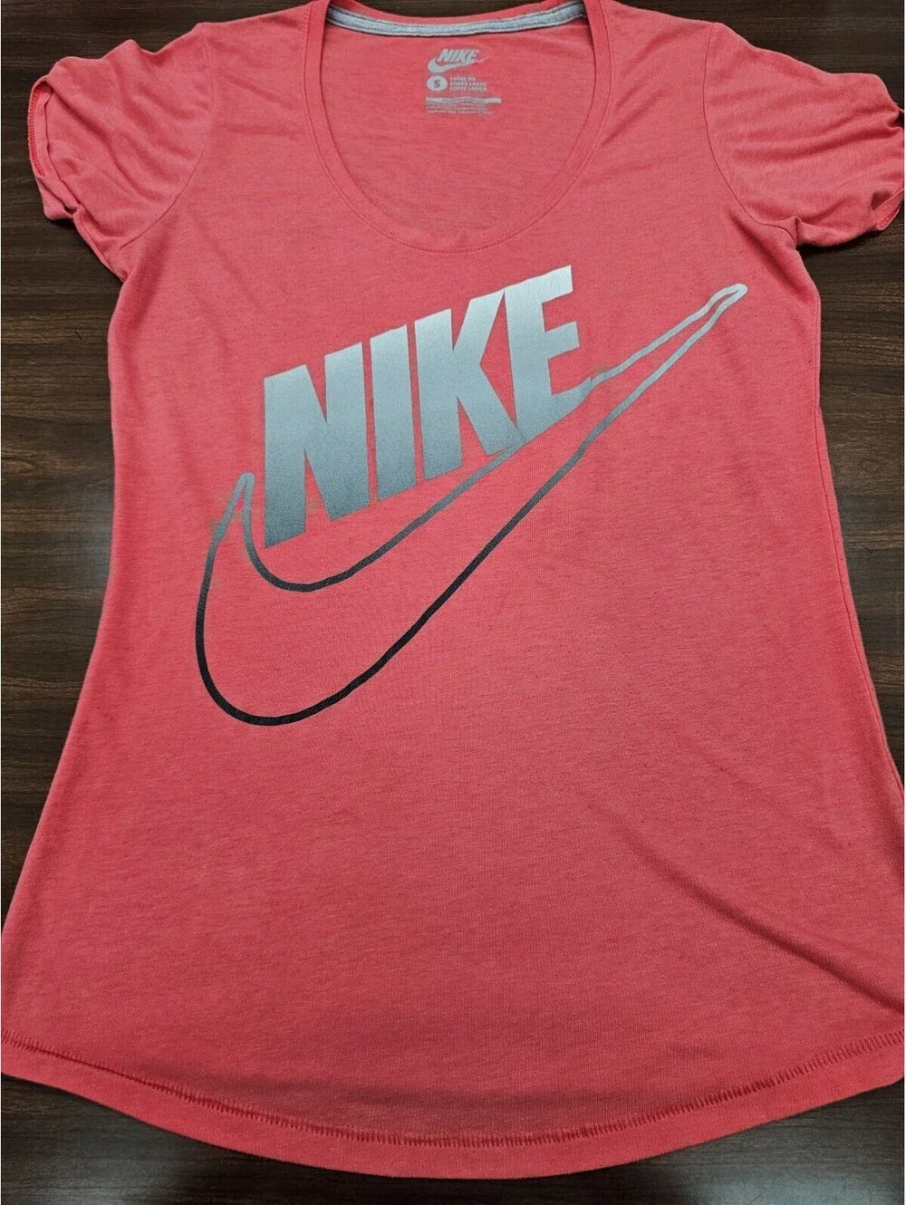 Nike Women's Small Coral Pink Loose Fit Logo T-Shirt Gorpcore Athleisure Gym